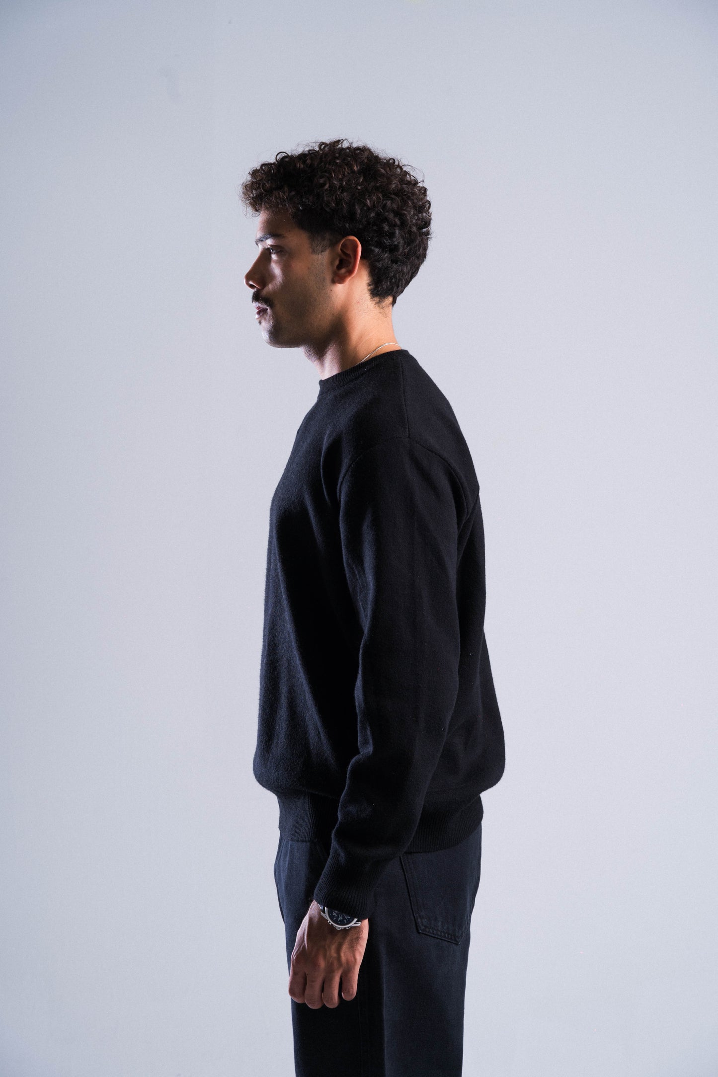 Basic Knitted Black Roundneck