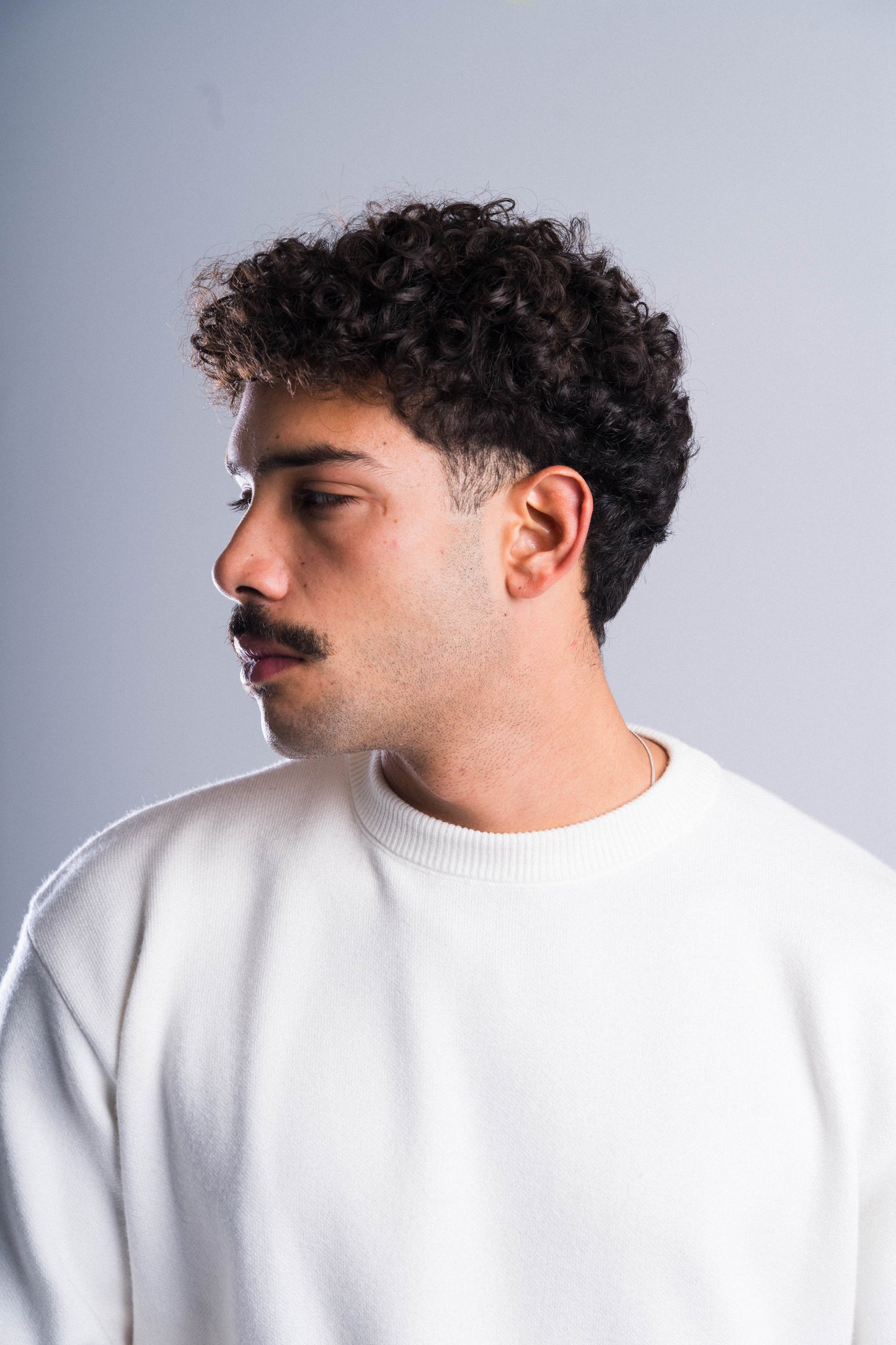 Basic Knitted White Roundneck