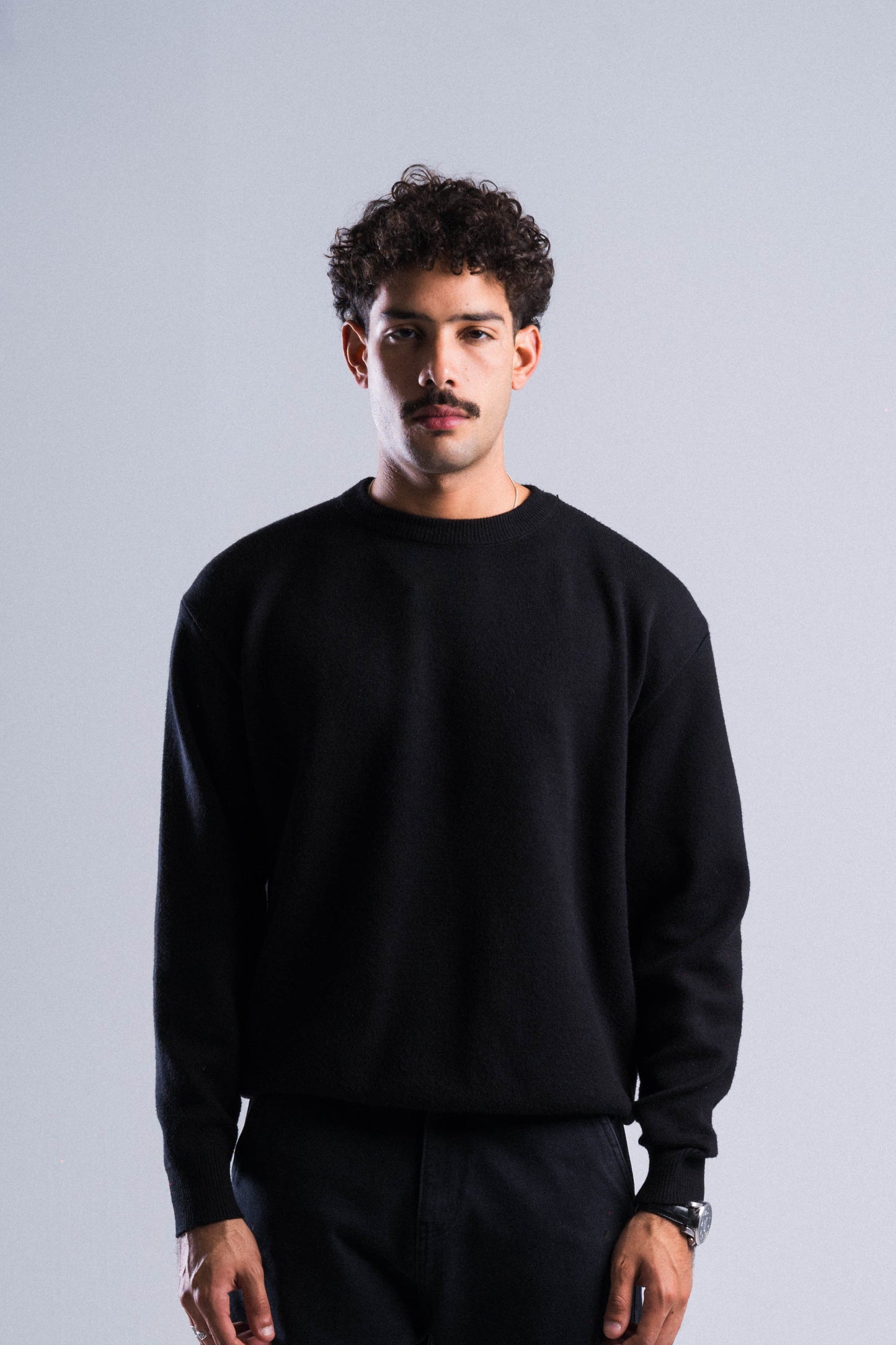 Basic Knitted Black Roundneck
