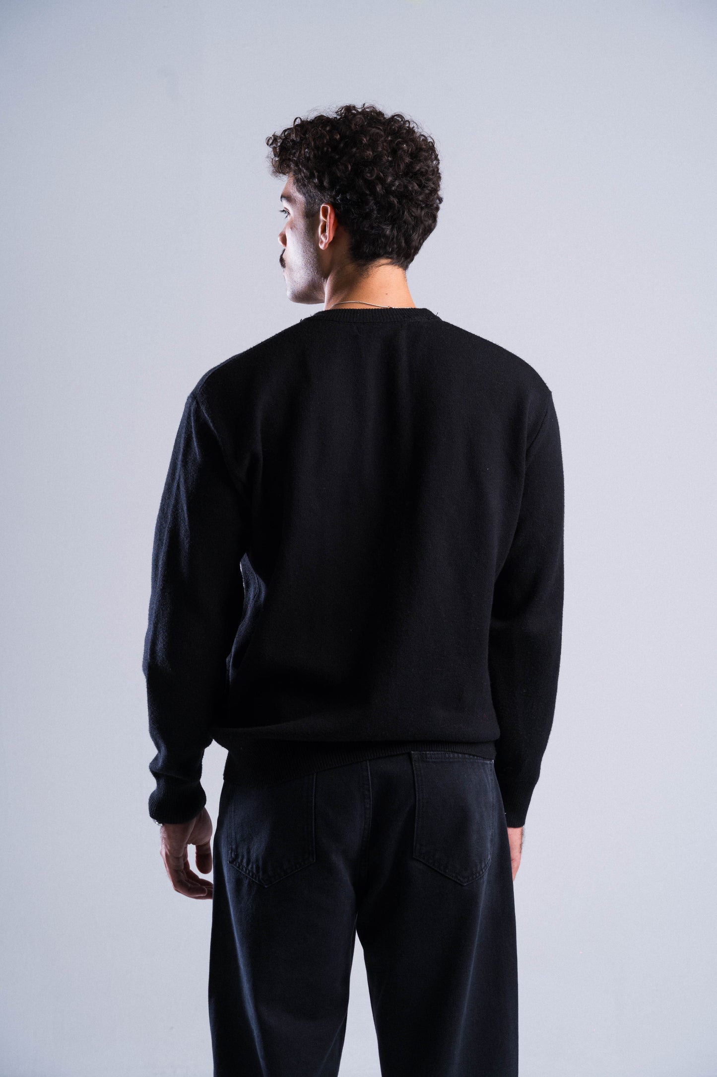 Basic Knitted Black Roundneck
