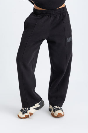BASIC BLACK SWEATPANTS
