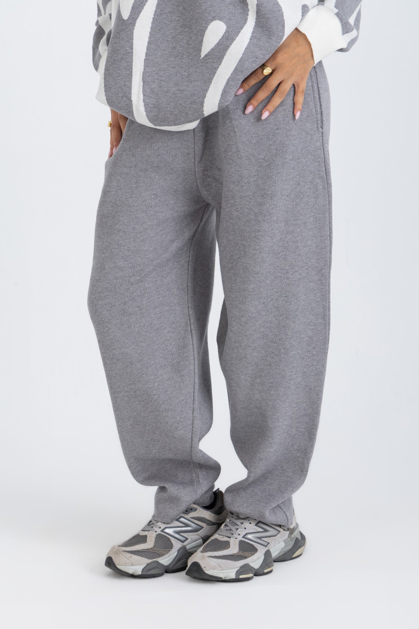 BASIC GREY KNITTED PANTS